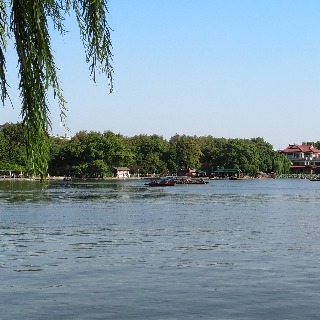 The sunny West Lake 7